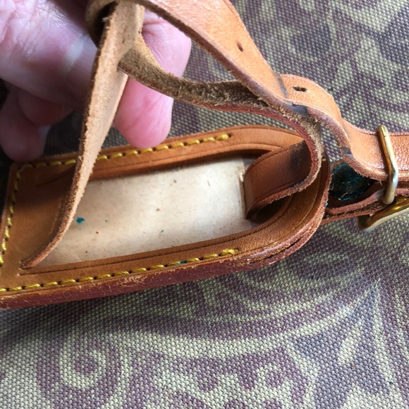 Louis Vuitton Brown Leather Bag with Classic Design - Picture 4 of 5